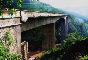 坡峰谷底驰铁骑